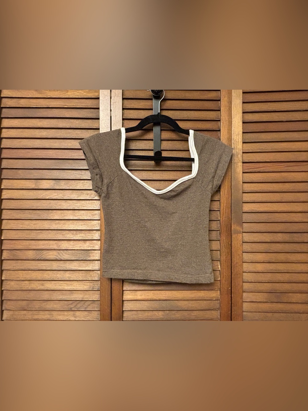 Vintage Y2K Brown Crop Top with White Contrast Trim - Picture 6 of 6